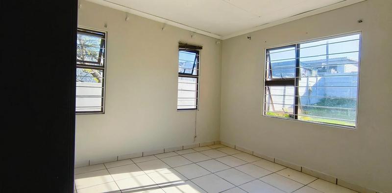 2 Bedroom Property for Sale in Pacaltsdorp Western Cape